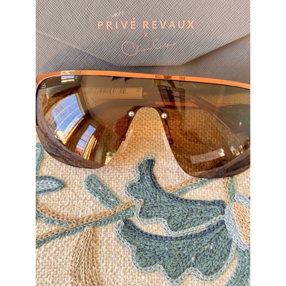 Stylish Black Sunglasses - Picture 6 of 11